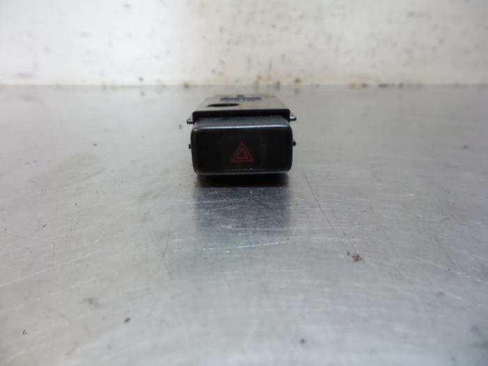 Commutateur éclairage d'urgence d'un Toyota Carina (Carina, Autos : Pièces & Accessoires, Tableau de bord & Interrupteurs, Toyota