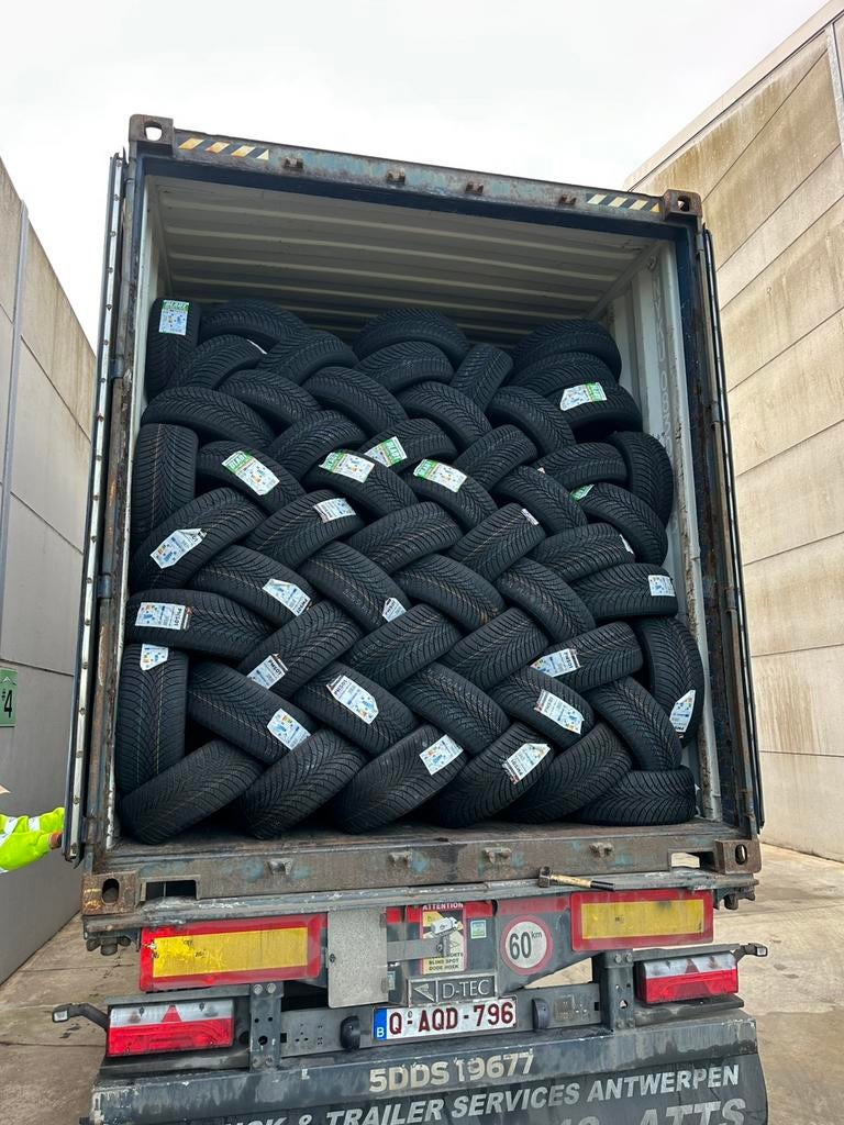 215 50 17 merk Doublestar 4 seezion prijs 2 banden 170 euro, Ophalen, 215 mm, Nieuw, 17 inch