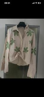 Chemise crème et verte brodé et perlée pour femme Zara, Kleding | Dames, Blouses en Tunieken, Ophalen of Verzenden, Zo goed als nieuw