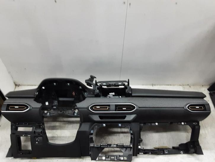 DASHBOARD Dacia Sandero III (01-2019/-), Auto-onderdelen, Dashboard en Schakelaars, Dacia, Gebruikt