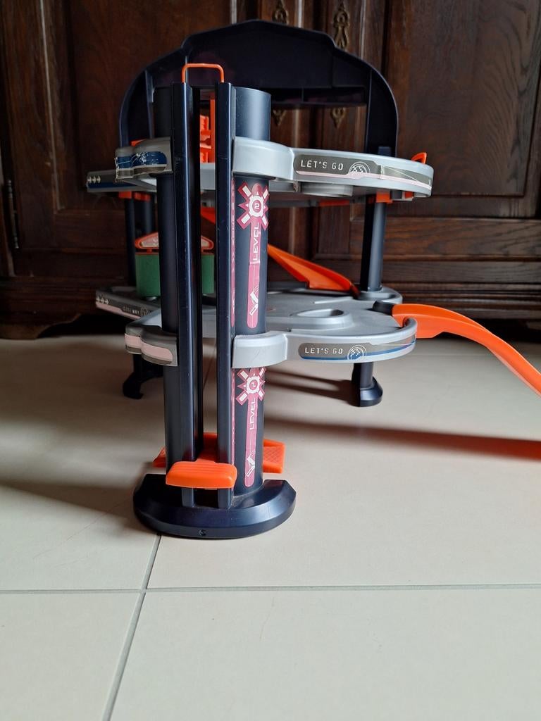 Speelgoedgarage, Ophalen