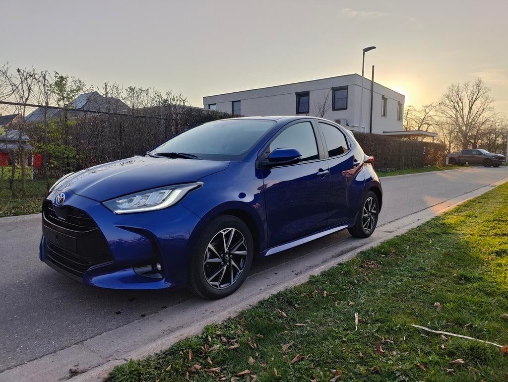 Toyota Yaris 9/22 20 000 km garantie de 10 ans, Autos, Achat, Euro 6, Entretenue par le concessionnaire, Noir