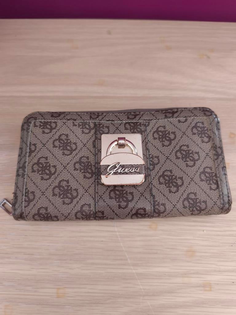 Portefeuille GUESS élégant marron logo iconique, Bijoux, Sacs & Beauté, Porte-monnaie & Portefeuilles, Enlèvement, Guess