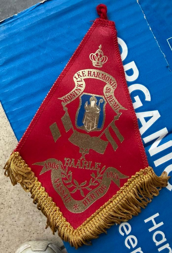 Vintage clubvlaggetje – Koninkl. harmonie St. Remi - Baarle, Diversen, Vlaggen en Wimpels, Ophalen