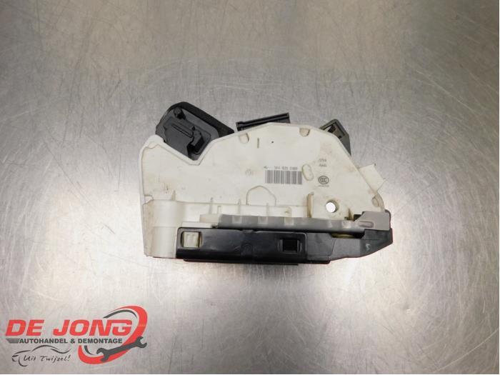 Serrure portière mécanique 4portes arrière droite d'un Vo, Volkswagen, -, 3 mois de garantie, Utilisé