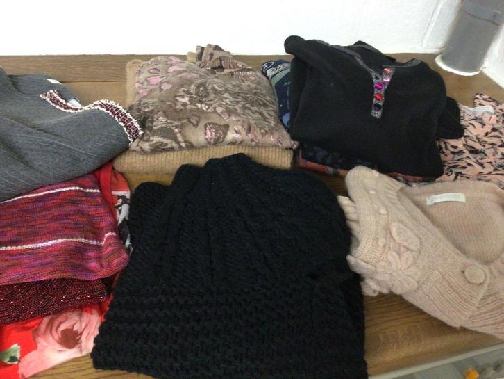 Lot de 16 pulls/blouses small, Kleding | Dames, Overige Dameskleding, Ophalen