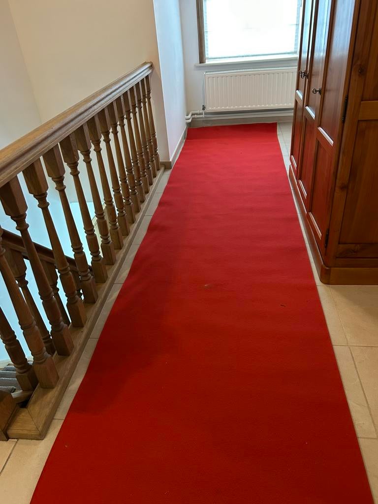 Rode loper 4 meter, Ophalen, Overige stijlen, Zo goed als nieuw, Rood