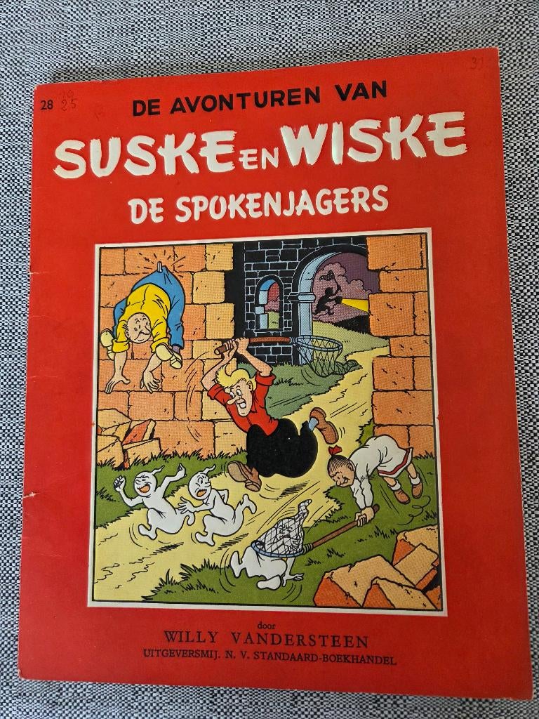 Suske en Wiske - De Spokenjagers (blauw/rood), Gelezen, Willy Vandersteen, Eén stripboek, Ophalen of Verzenden