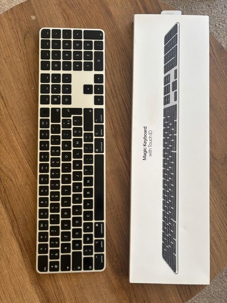 Apple Magic Keyboard met Touch ID – AZERTY – inclusief doos, Azerty, Touches multimédia, Enlèvement, Utilisé
