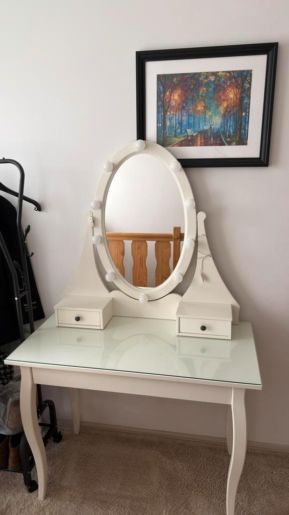 Ikea hemnes toilettafel met verlichting, Maison & Meubles, Tables | Coiffeuses, Utilisé, 150 à 200 cm, 50 à 100 cm, Enlèvement