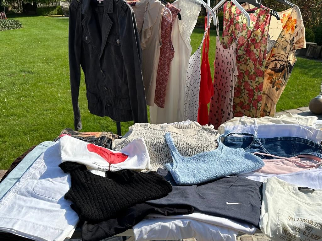 kleding dames - tieners - lot van 38 stuks - rommelmarkt, Diversen, Rommelmarktspullen, Ophalen