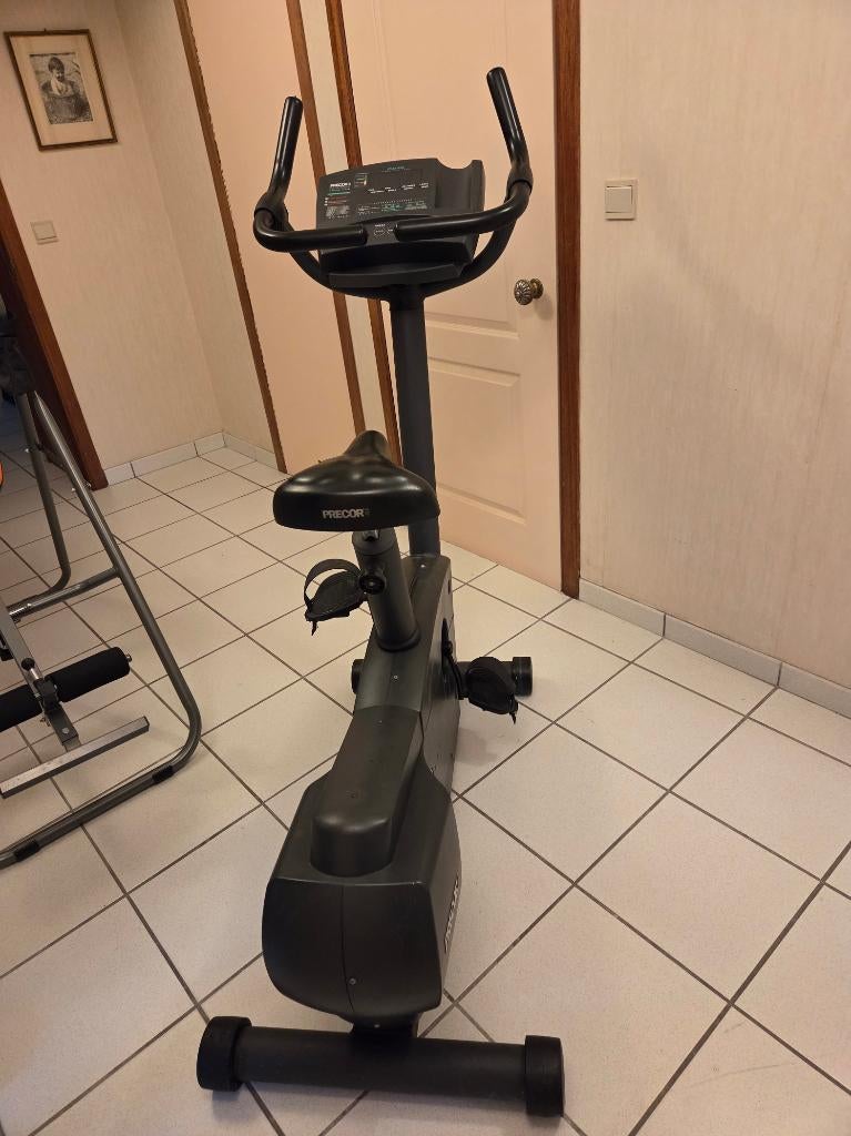 PRECOR FITNESSFIETS (model C846) met eigen aandrijving, Sport en Fitness, Fitnessmaterialen, Ophalen, Zo goed als nieuw, Benen