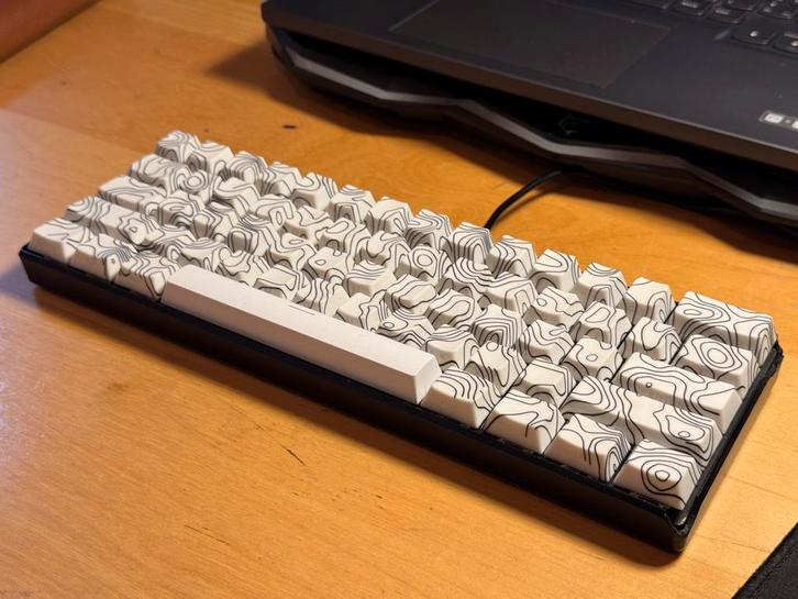 60% mechanisch keyboard, Informatique & Logiciels, Claviers, Utilisé, Qwerty, Filaire, Clavier gamer, Touches multimédia, Enlèvement