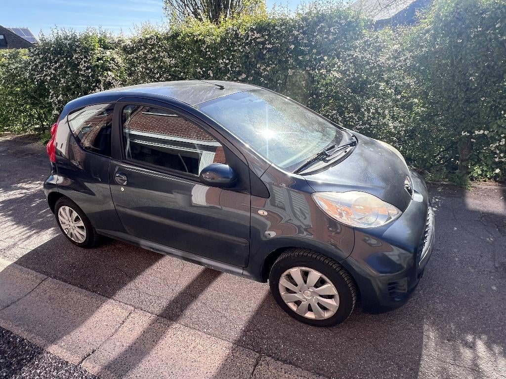 Peugeot 107 | 3 portes | 2008 | 115.000km | Essence, Argent ou Gris, Achat, Boîte manuelle, Airbags