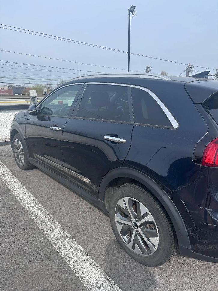 Kia E-niro - 64 kWh - More edition, Autos, Kia, Entreprise, Niro, Électrique, Hatchback, 5 portes, Automatique, Bleu, Noir, Cuir et Tissu