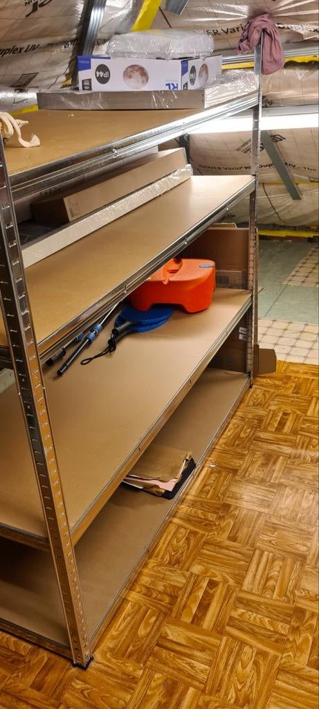 Wuustwezel. 2 opbergrekken in perfecte staat., Ophalen