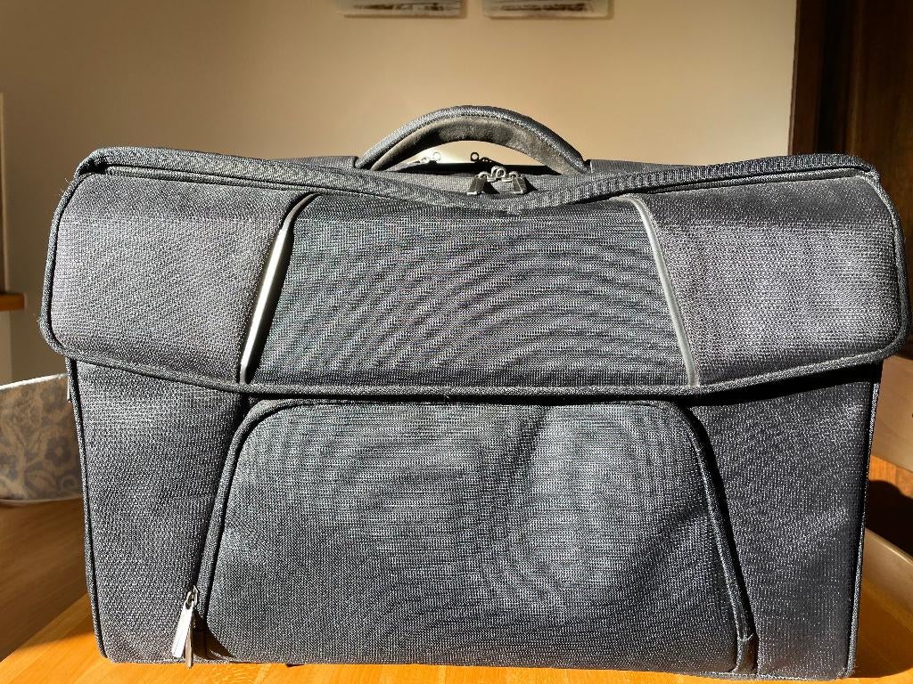 Pilot case trolley DELSEY, Ophalen, Wieltjes, Minder dan 50 cm, Zo goed als nieuw