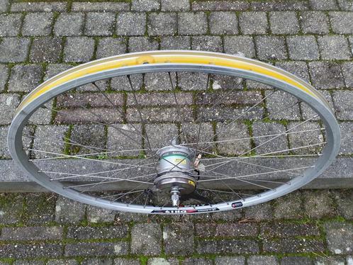 Voorwiel 28 inch rollerbrake en naafdynamo, Fietsen en Brommers, Fietsonderdelen, Ophalen of Verzenden