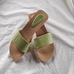 Slippers maat 38 - nieuw., Kleding | Dames, Schoenen, Ophalen of Verzenden, Slippers