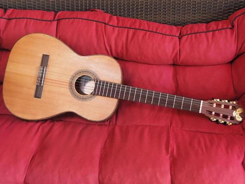 Volledig massieve handgemaakte gitaar, Muziek en Instrumenten, Snaarinstrumenten | Gitaren | Akoestisch, Zo goed als nieuw, Klassieke of Spaanse gitaar