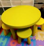 Ronde kindertafel met 4 krukjes, Kinderen en Baby's, Kinderkamer | Tafels en Stoelen, Gebruikt, Ophalen of Verzenden