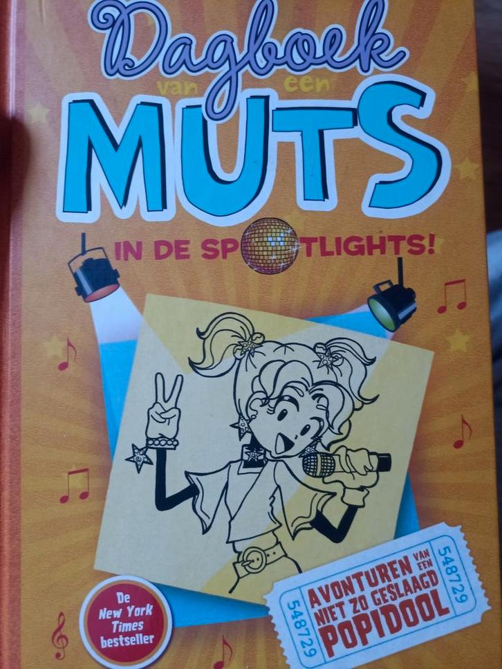 Rachel Renée Russell - In de spotlights!, Boeken, Kinderboeken | Jeugd | 10 tot 12 jaar, Zo goed als nieuw, Ophalen of Verzenden