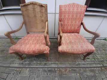Deux fauteuils à restaurer