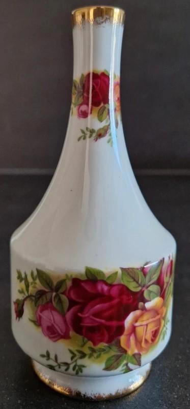 Royal Albert - Roses de campagne anciennes - Vase de table, Antiquités & Art, Antiquités | Services (vaisselle) pièces, Enlèvement ou Envoi