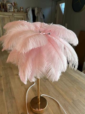 Lamp met echte struisvogelveren  beschikbaar voor biedingen