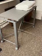 table à roulette ou établis en métal gris, Ophalen