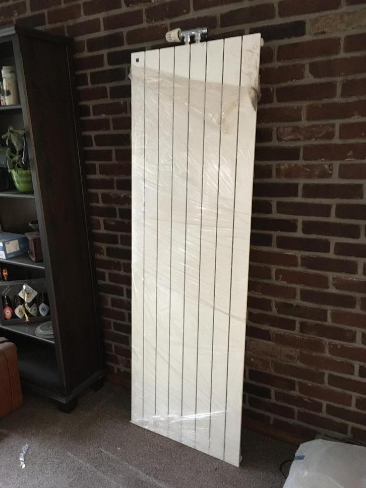 2 Verticale Verwarmingen, Doe-het-zelf en Bouw, Verwarming en Radiatoren, Zo goed als nieuw, Radiator, 800 watt of meer, 80 cm of meer