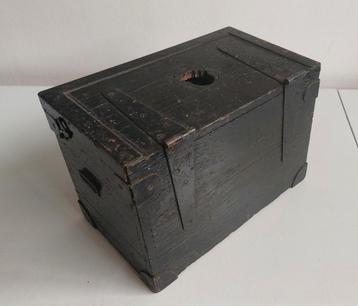Kist voor WW II veldtelefoon type F beschikbaar voor biedingen
