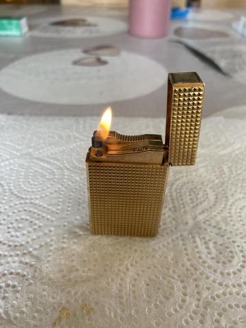 Briquet Dupont L1 grand modèle plaqué or 20µ fonctionnel, Collections, Enlèvement ou Envoi, Utilisé, Briquet