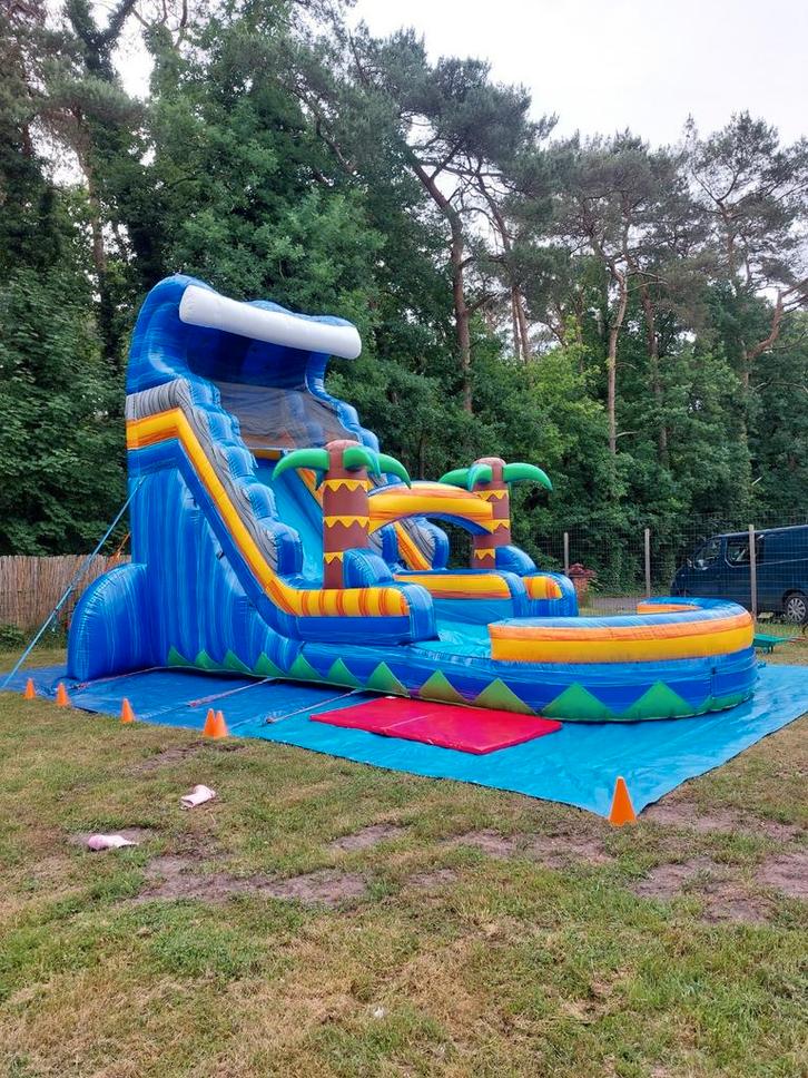 Water springkasteel beachslide met ballen / plonsbad te huur, Kinderen en Baby's, Speelgoed | Buiten | Springkussens, Zo goed als nieuw