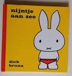 Dick Bruna - Nijntje aan zee, Boeken, Kinderboeken | Jeugd | onder 10 jaar, Ophalen of Verzenden, Zo goed als nieuw, Dick Bruna