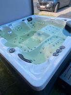 Jacuzzi cristallo 2022, Tuin en Terras, Ophalen, Zo goed als nieuw, Filter, Vast