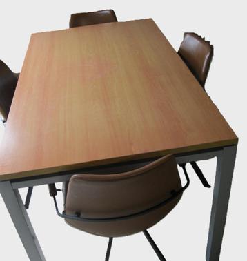 Tafel 150 x 85 cm beschikbaar voor biedingen