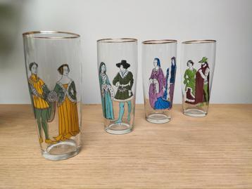Set van 4 vintage limonade-of bierglazen Franse klederdracht beschikbaar voor biedingen