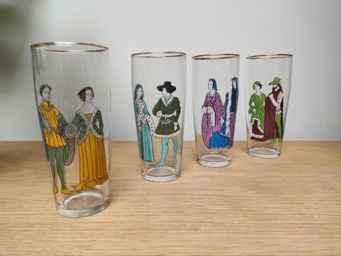 Set van 4 vintage limonade-of bierglazen Franse klederdracht, Verzamelen, Glas en Drinkglazen, Zo goed als nieuw, Ophalen of Verzenden