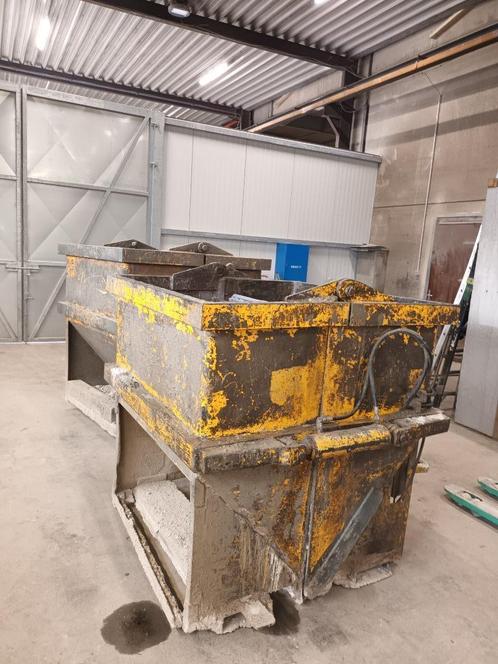 2 elektrische betonstortbakken met afstandsbediening, Doe-het-zelf en Bouw, Gereedschap | Overige machines, Gebruikt, Ophalen