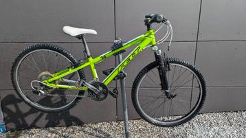 VTT enfant FELT 24" disponible aux enchères