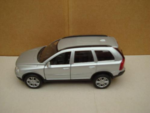 VOLVO V 70,OP SCHAAL 1/32., Hobby & Loisirs créatifs, Voitures miniatures | 1:32, Comme neuf, Voiture, Autres marques, Enlèvement ou Envoi