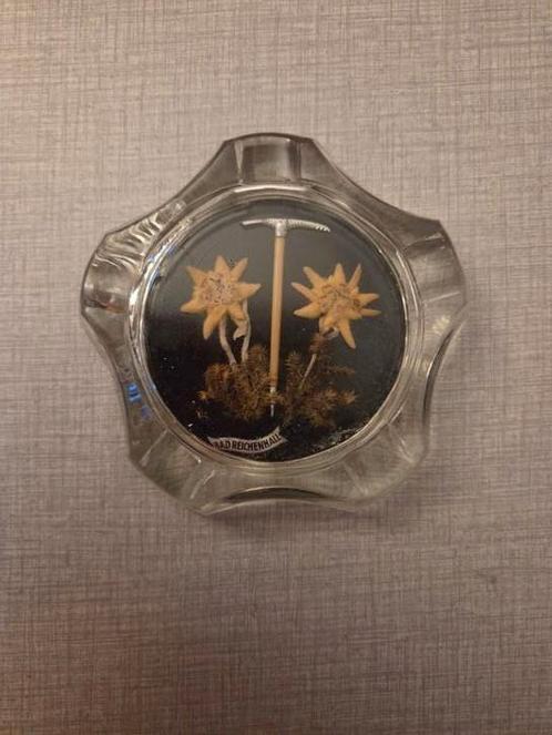 Vintage 70's glazen asbak met edelweiss., Verzamelen, Rookartikelen, Aanstekers en Luciferdoosjes, Zo goed als nieuw, Asbak, Ophalen of Verzenden