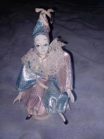 pierrot en biscuit, boite musicale beschikbaar voor biedingen