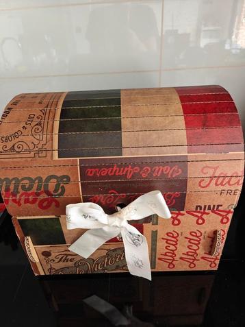 Grand coffre au trésor en carton, Enlèvement, Comme neuf