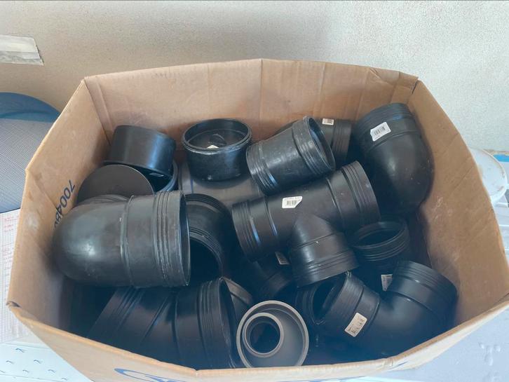 Diverse wavin wafix bochten en koppelstukken (110, 90, 75), Doe-het-zelf en Bouw, Buizen en Afvoer, Bochten, PVC, Ophalen