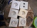 niko stopkontacten afdekplaten enz enz, Doe-het-zelf en Bouw, Elektriciteit en Kabels, Ophalen of Verzenden, Gebruikt