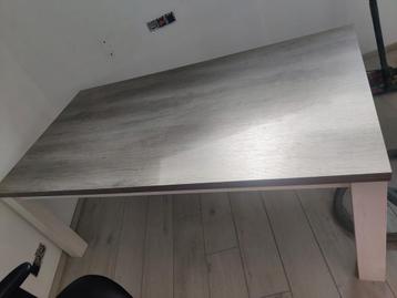 Table en bois gris - 190 (L) x 101,5 (l) x 73 (h) 