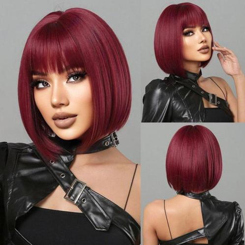 Pruik kort fel wijnrood steil haar in bob / page model, Bijoux, Sacs & Beauté, Beauté | Soins des cheveux, Neuf, Perruque ou Extension de cheveux