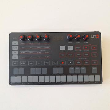 UNO SYNTH  beschikbaar voor biedingen